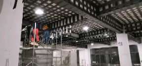 阿勒泰一商场梁，楼板碳纤维加固施工